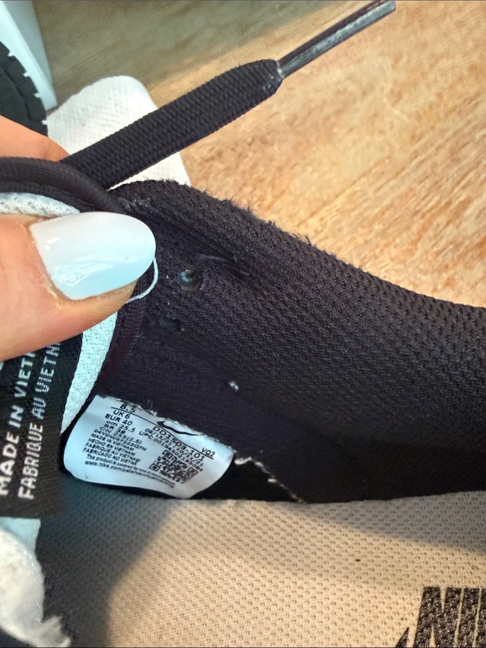 Nike Black and White Low-Top Sneakers with Lace-Up Fit